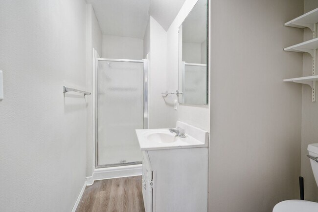 Building Photo - 2118 College St