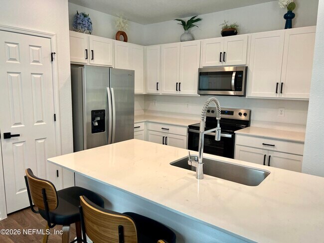 Building Photo - 656 Celtic dr