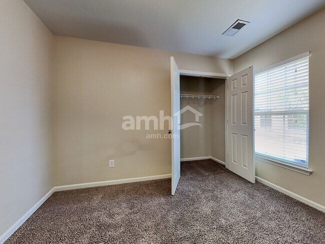 Building Photo - 2043 Cripplecreek Dr