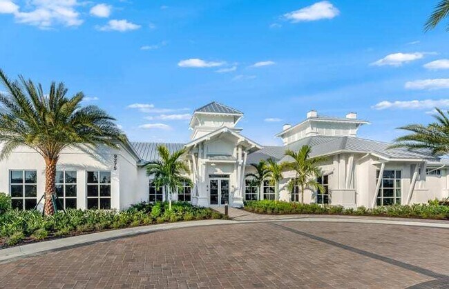 Building Photo - SALT WATER POOL AND SPA home in Greyhawk at the Everglades Golf and Country Club