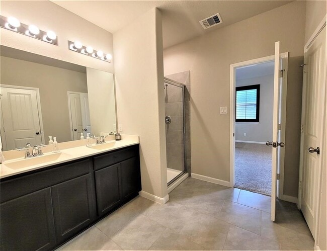 Building Photo - 218 Verde Lake Way