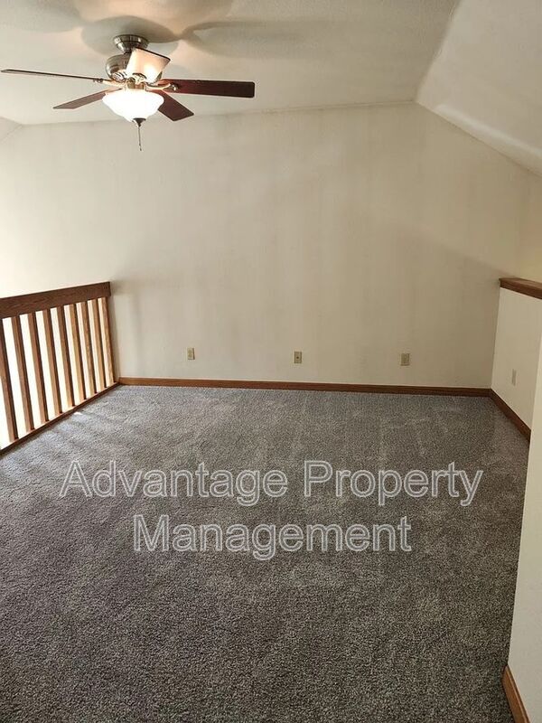 Building Photo - 494 Nandina St