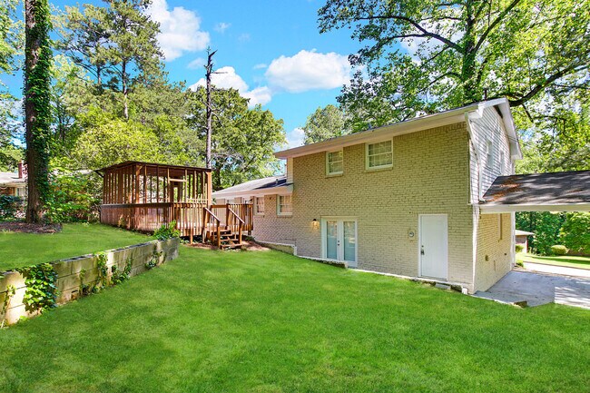 Building Photo - 3390 Glenview Cir Sw
