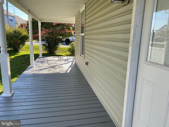 Building Photo - 2605 Maple Ave