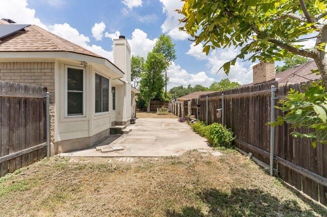 Building Photo - 13213 Villa Park Dr
