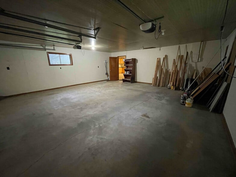 Building Photo - 710 N Ash St