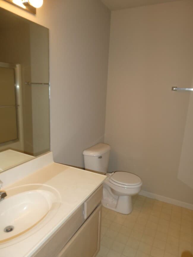 Building Photo - 1609-11 High Quest Circle