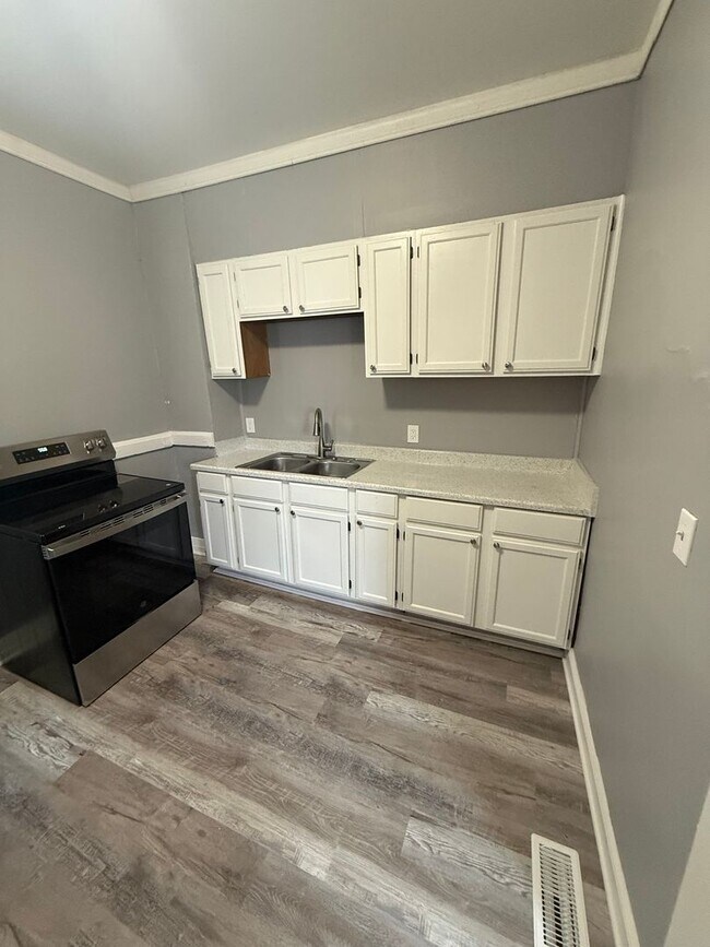 Building Photo - Knaack - 3720