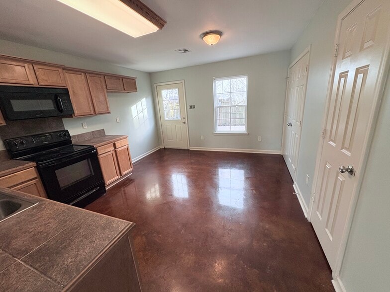 Building Photo - 1522 mclemore st