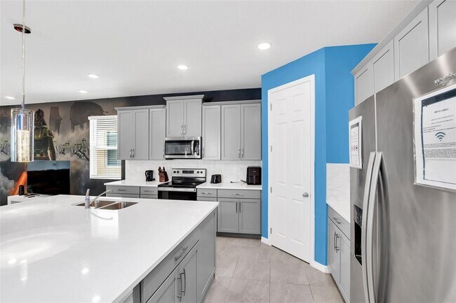 Building Photo - 1919 Tropical Palms Cir