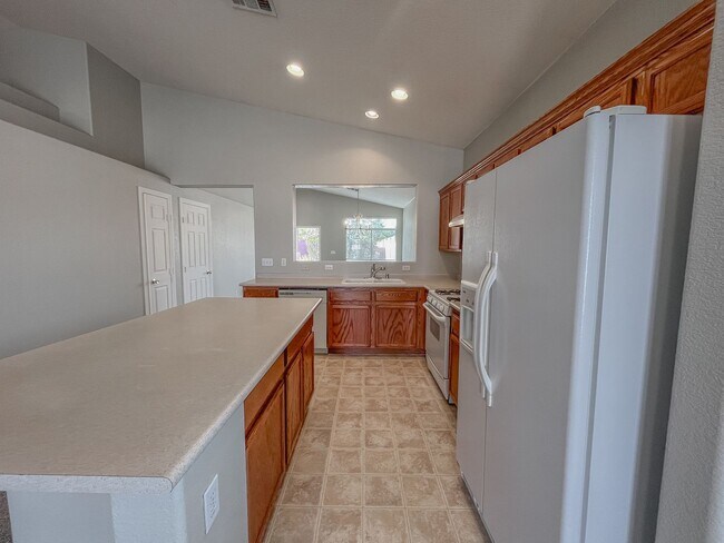 Building Photo - 6552 Playa De Carmen Way