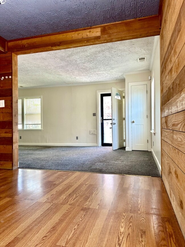 Building Photo - 4219 E 68th Terrace