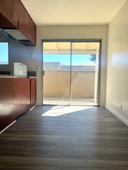 Building Photo - 5125 Bandera St