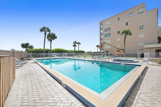 Building Photo - 995 N Hwy A1A