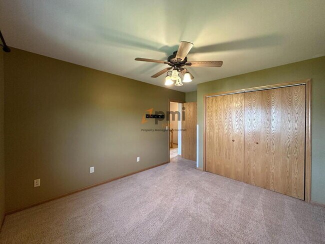 Building Photo - 384 Kingsmill Dr