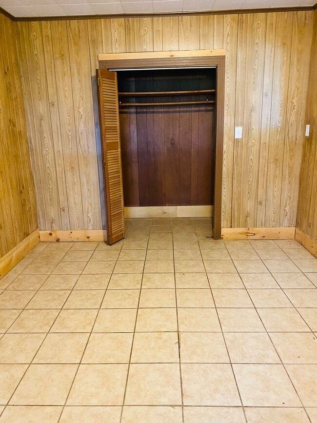 Building Photo - 5535 S Kenneth Ave