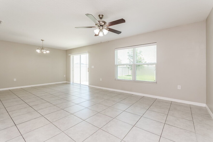 Building Photo - 295 Lake Lucerne Way