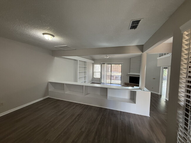 Building Photo - FOR RENT:  3 BEDROOM 2.5 BATHROOM TOWNHOME...