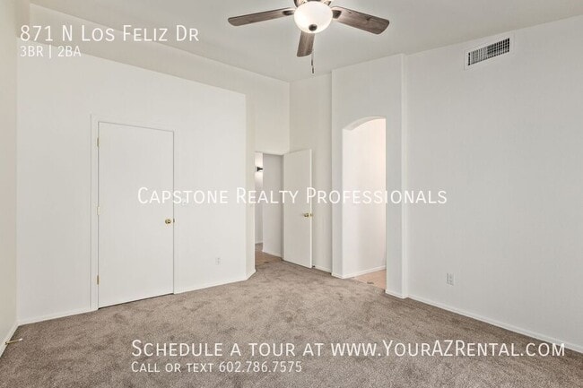 Building Photo - 871 N Los Feliz Dr