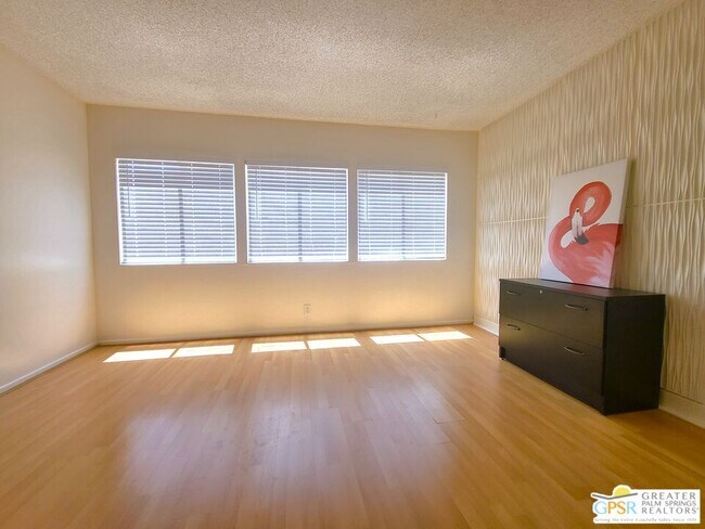 Building Photo - 277 E Alejo Rd