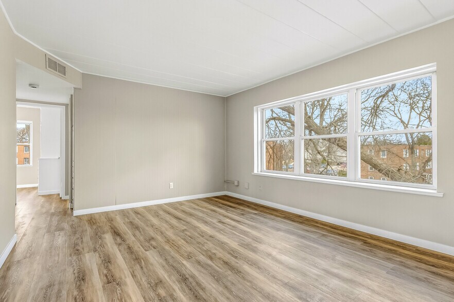 Building Photo - 24 Sherman Ter