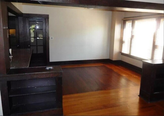 Building Photo - Stunning 4BD Craftsman in Excellent N Port...