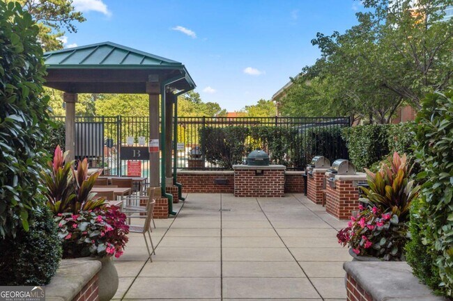 Building Photo - 1820 Peachtree St NW