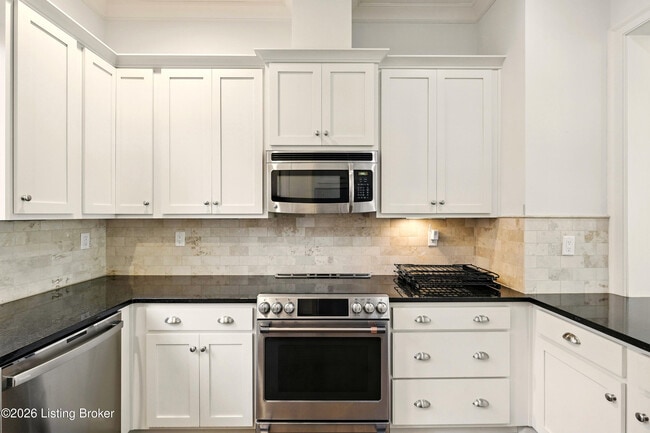 Building Photo - 8707 Featherbell Blvd