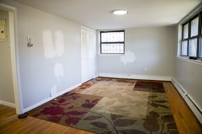 Building Photo - 4015 Baychester Ave