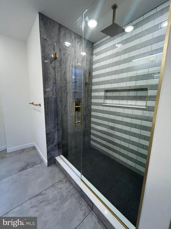 Building Photo - 5712 Cedar Ave