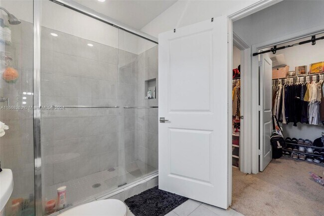 Building Photo - 765 SE 19th St