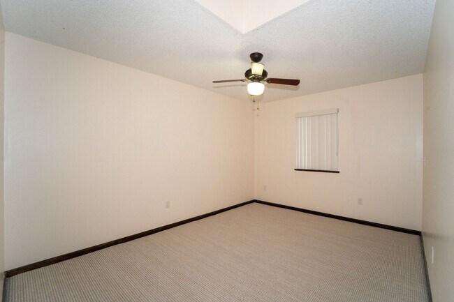 Building Photo - 3/2 Single-Family Shores Home