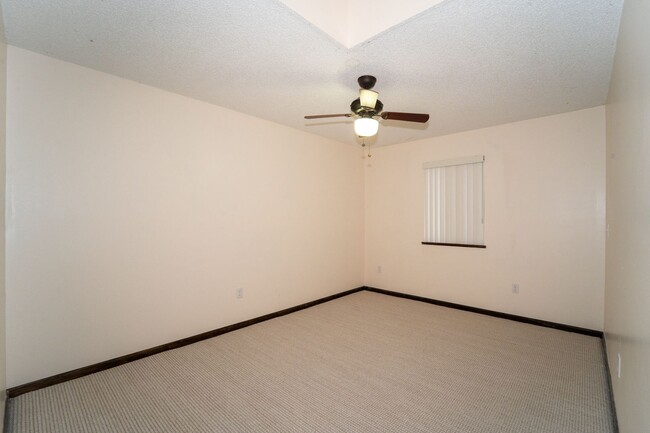 Building Photo - St Augustine South - 3BR Home with Firepla...