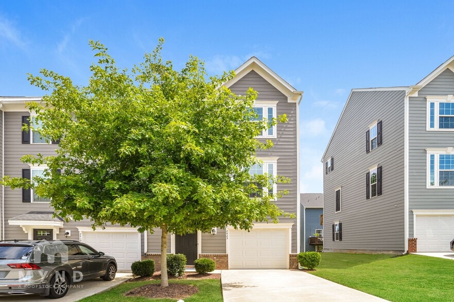 Building Photo - 2423 Dr Carver Rd