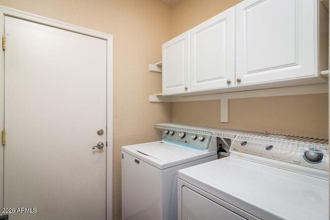 Building Photo - 1004 S Parkcrest St