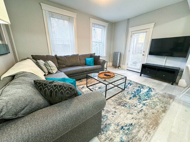 Building Photo - 636 Washington St