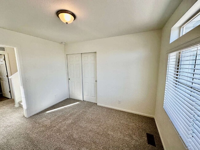Building Photo - "Charming and spacious 3-Bed Sanctuary with 2.5 Baths the Reunion Community in Commerce City!"