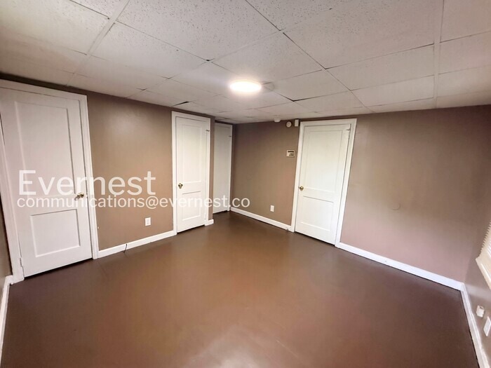 Building Photo - 1412 Woodward Rd