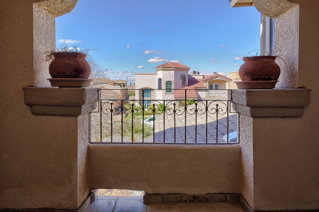 Building Photo - 12720 Tierra Aurora Dr