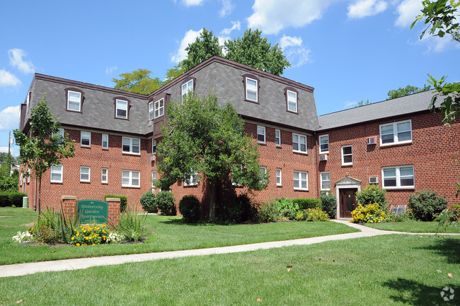 Building Photo - University Garden Apartments