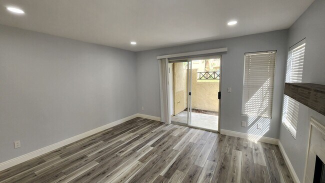 Building Photo - 2047 Lakeridge Cir