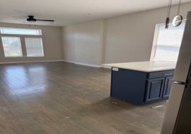 Building Photo - 5910 S Michigan Ave