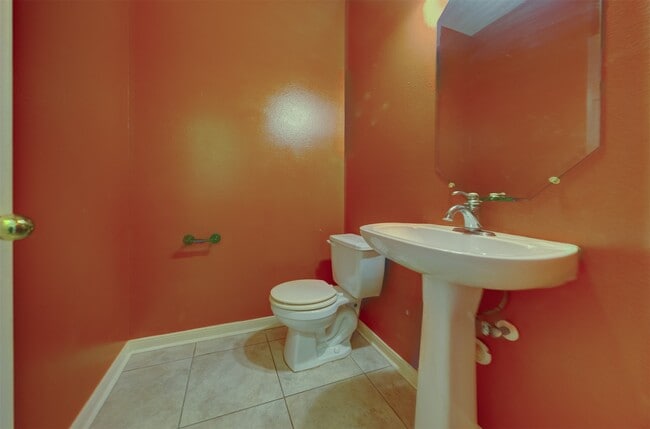 Building Photo - 2610 Ledgebrook Ln