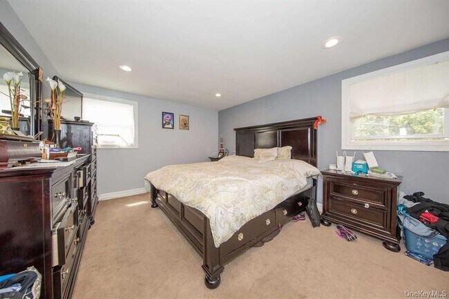 Building Photo - 413 Clearmeadow Dr