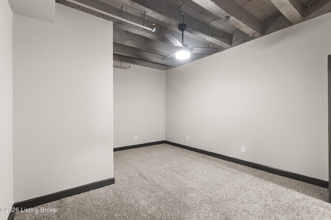 Building Photo - 601 E Main St