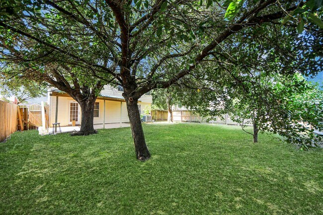 Building Photo - 8127 Tassel Field Ln