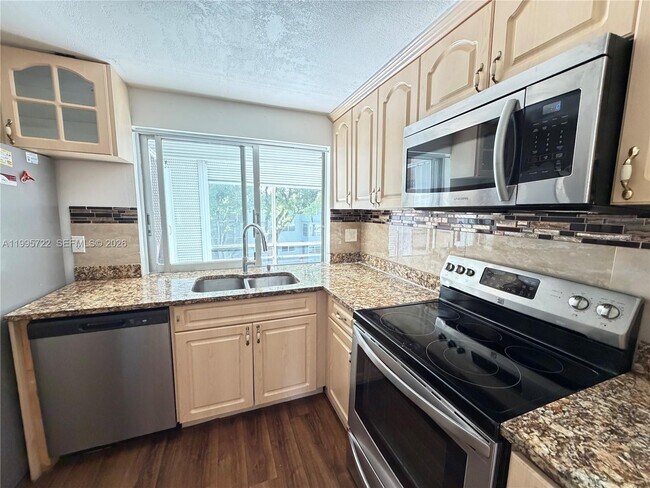 Building Photo - 9201 Lime Bay Blvd