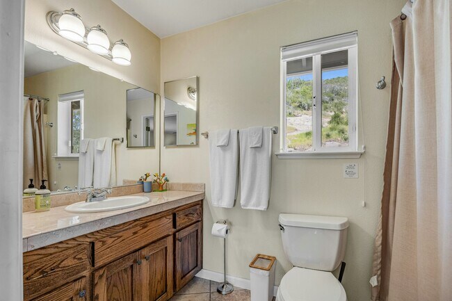 Building Photo - 323 Bodmer Ln