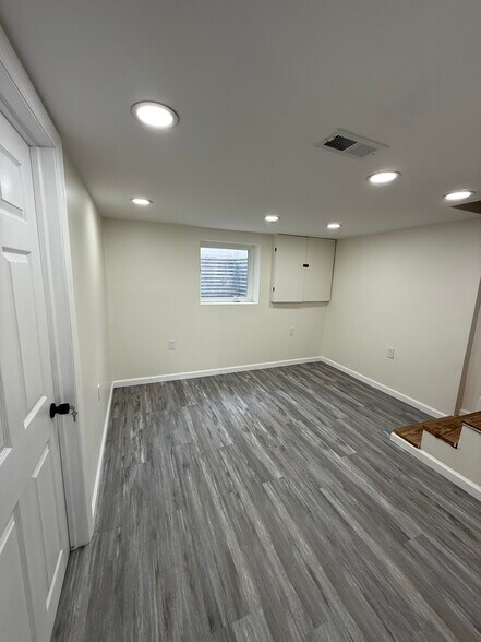 Building Photo - 4221 71st Ave