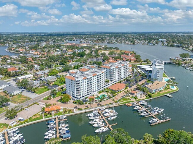 Building Photo - 1325 Snell Isle Blvd NE